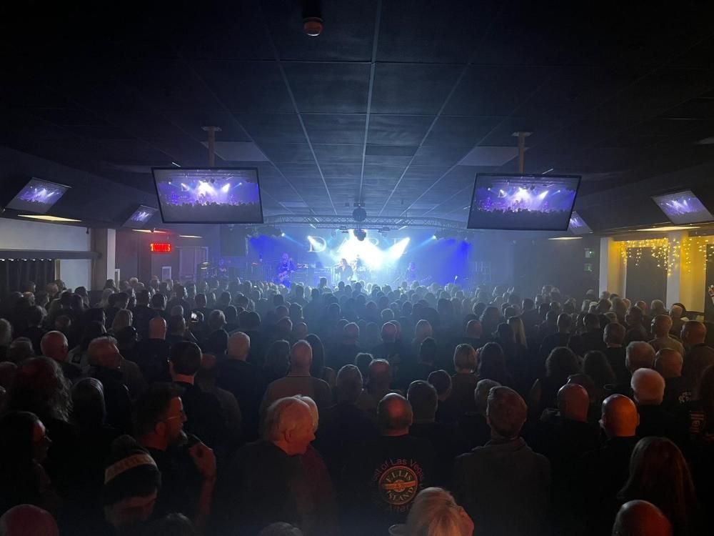 Full concert at Birdwell Venue
